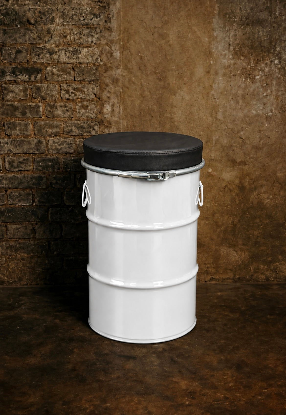 60L Ölfass-Hocker in weiß glänzend (9016), Polsterung schwarz